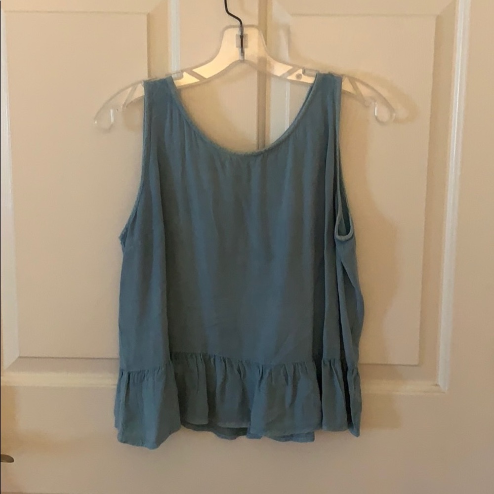 blue ruffled bottom crop top